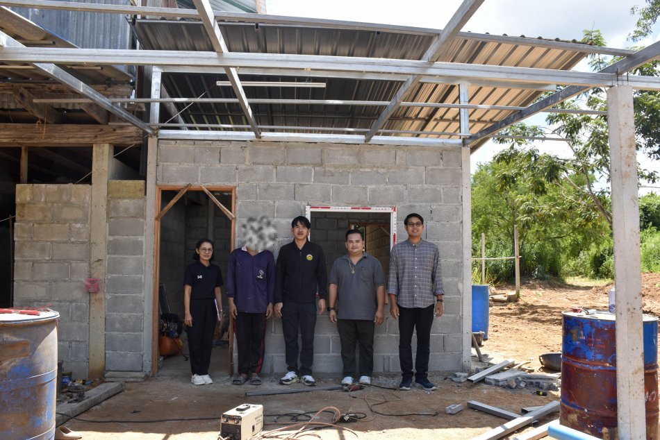 **อบต.วังนกแอ่น ลงพื้นที่มอบค่าแรงช่างซ่อมแซมบ้านคนพิการ**