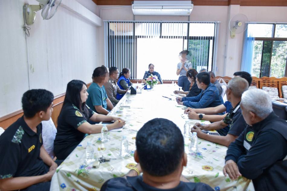 อบต.วังนกแอ่น ร่วมประชุมกำหนดมาตรการควบคุมการเผาในที่โล่งและไฟป่า