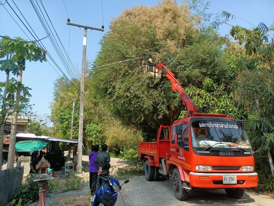 งานไฟฟ้า กองช่าง อบต.วังนกแอ่น ลงพื้นที่ซ่อมไฟฟ้าสาธารณะ