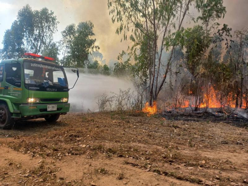 งานป้องกันและบรรเทาสาธารณภัย อบต.วังนกแอ่น เข้าระงับเหตุไฟไหม้ป่าบริเวณรอยต่อหมู่ 7 และหมู่ 14