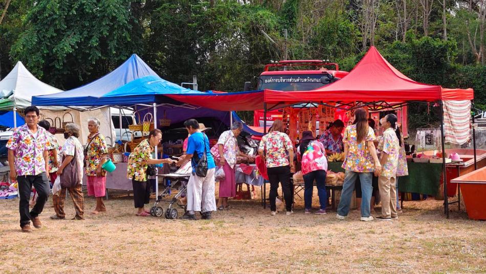 ตลาดนัดชุมชนคนพอเพียง ส่งเสริมการท่องเที่ยวตำบลวังนกแอ่น