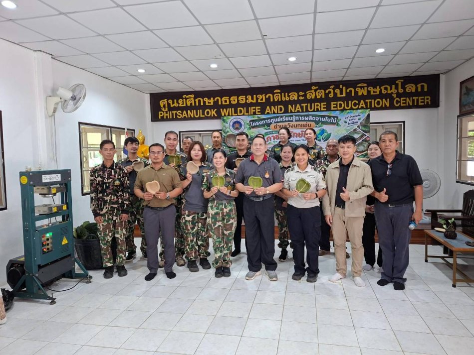อบต.วังนกแอ่น จัดโครงการศูนย์เรียนรู้การผลิตจานใบไม้ ส่งเสริมการใช้ภาชนะจากวัสดุธรรมชาติ