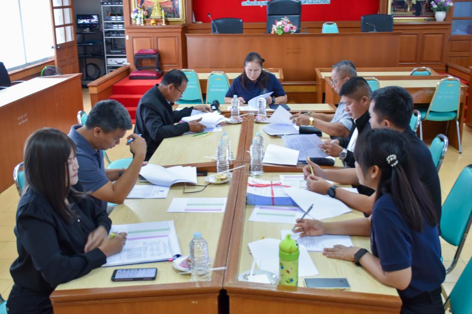  อบต.วังนกแอ่น ลงพื้นที่ตรวจสอบประกาศประชาสัมพันธ์การเลือกตั้ง